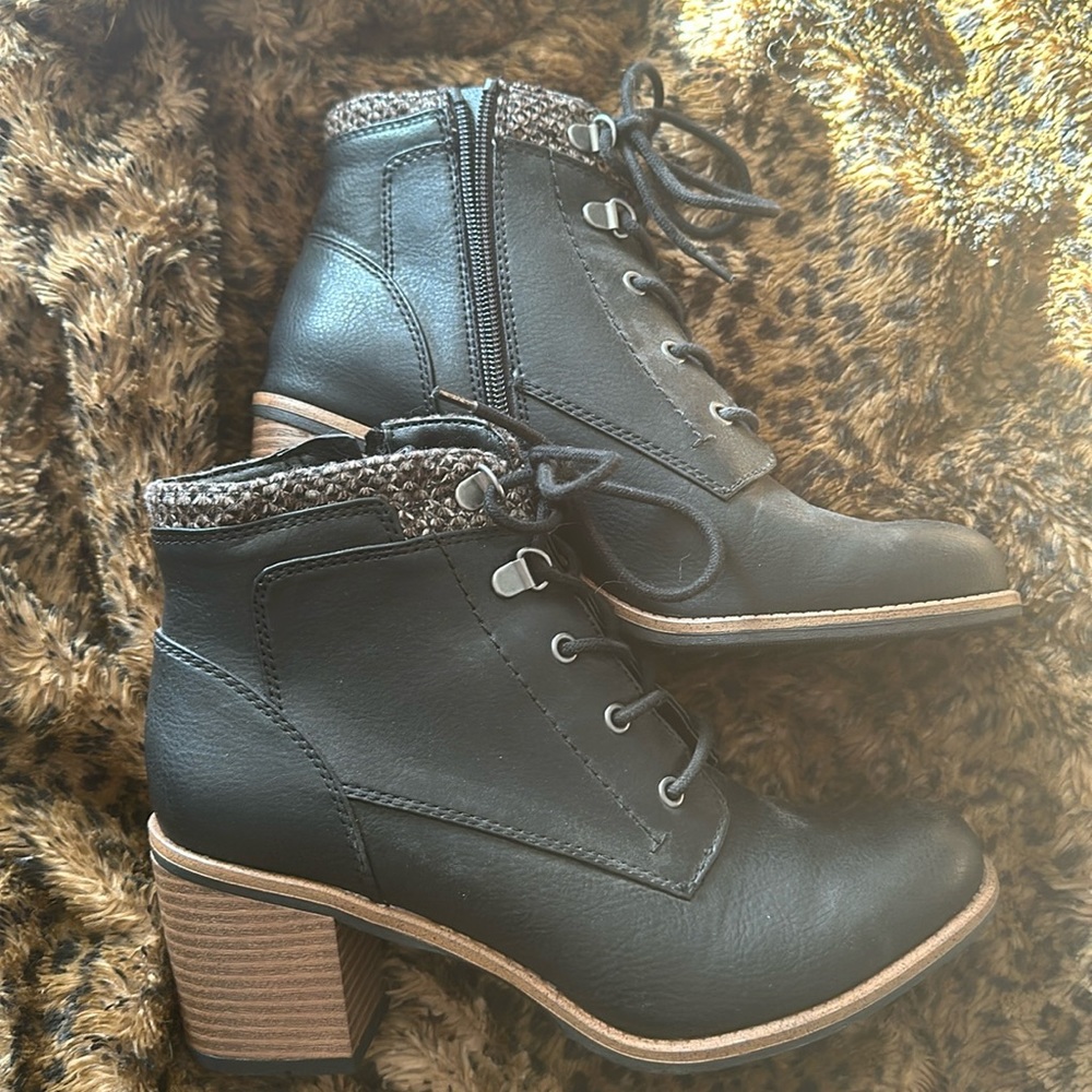 Brand new no tag casual boots